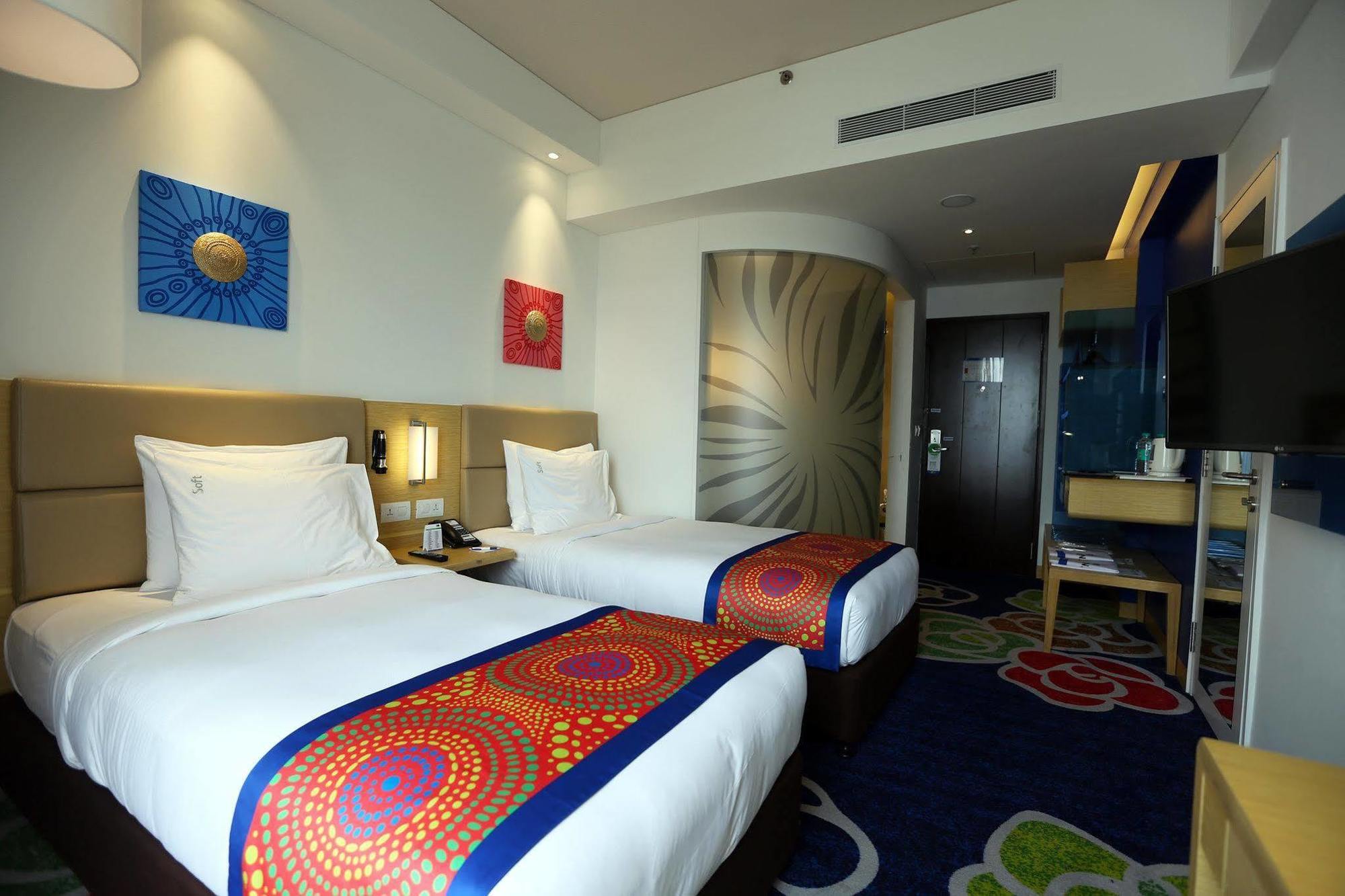 Holiday Inn Express Chennai Old Mahabalipuram Road Kültér fotó